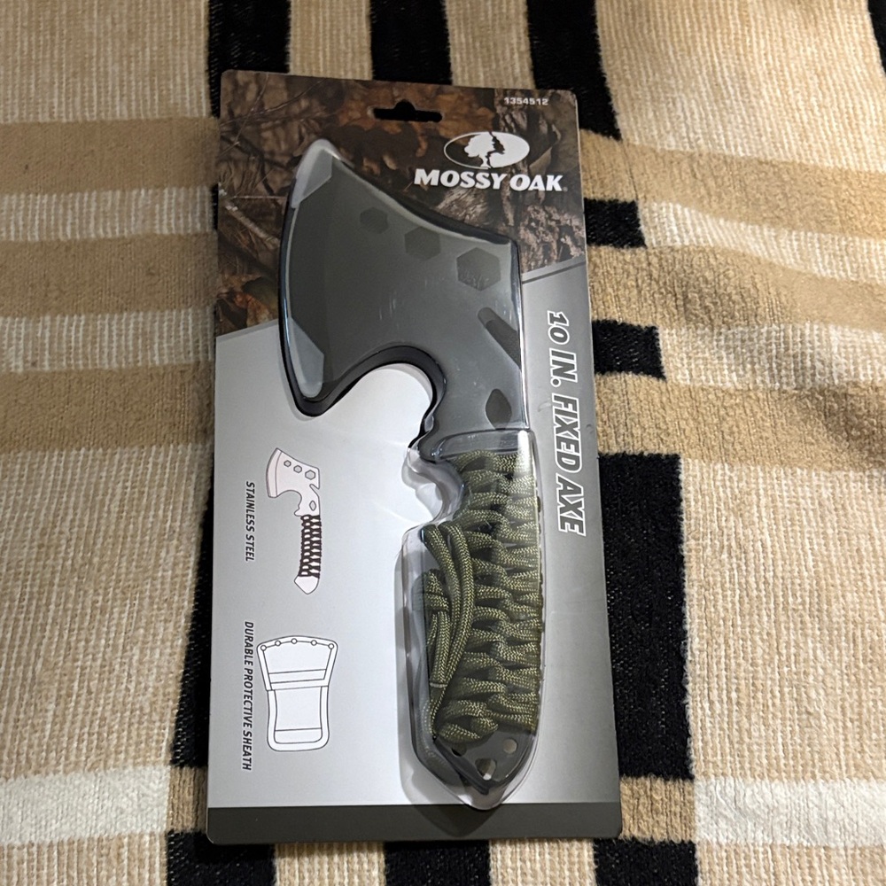 Mossy Oak Green and Gray Fixed Axe